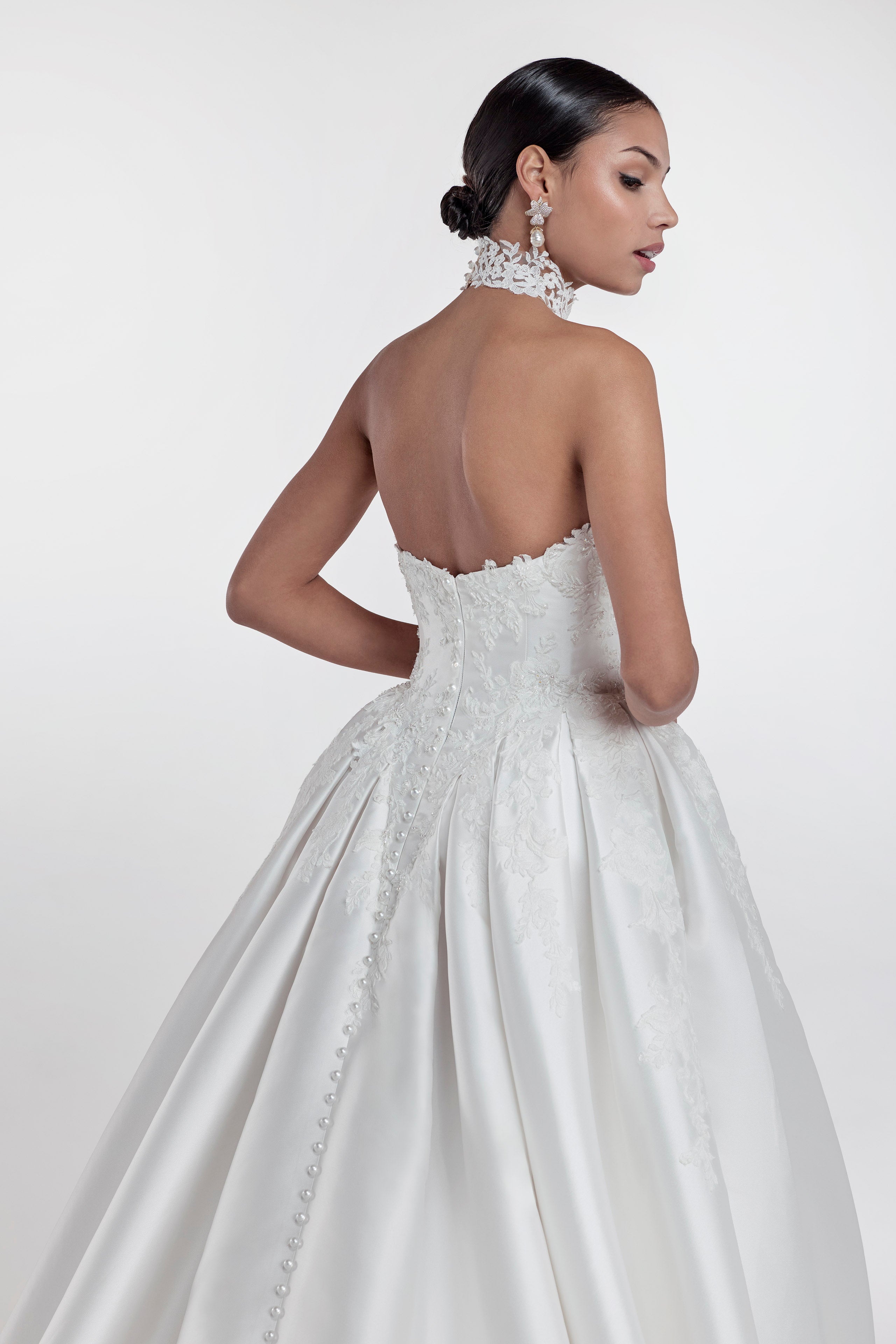 strapless scoop neckline corset basque waist bodice with embellished lace applique with ballgown A-line skirt with choker