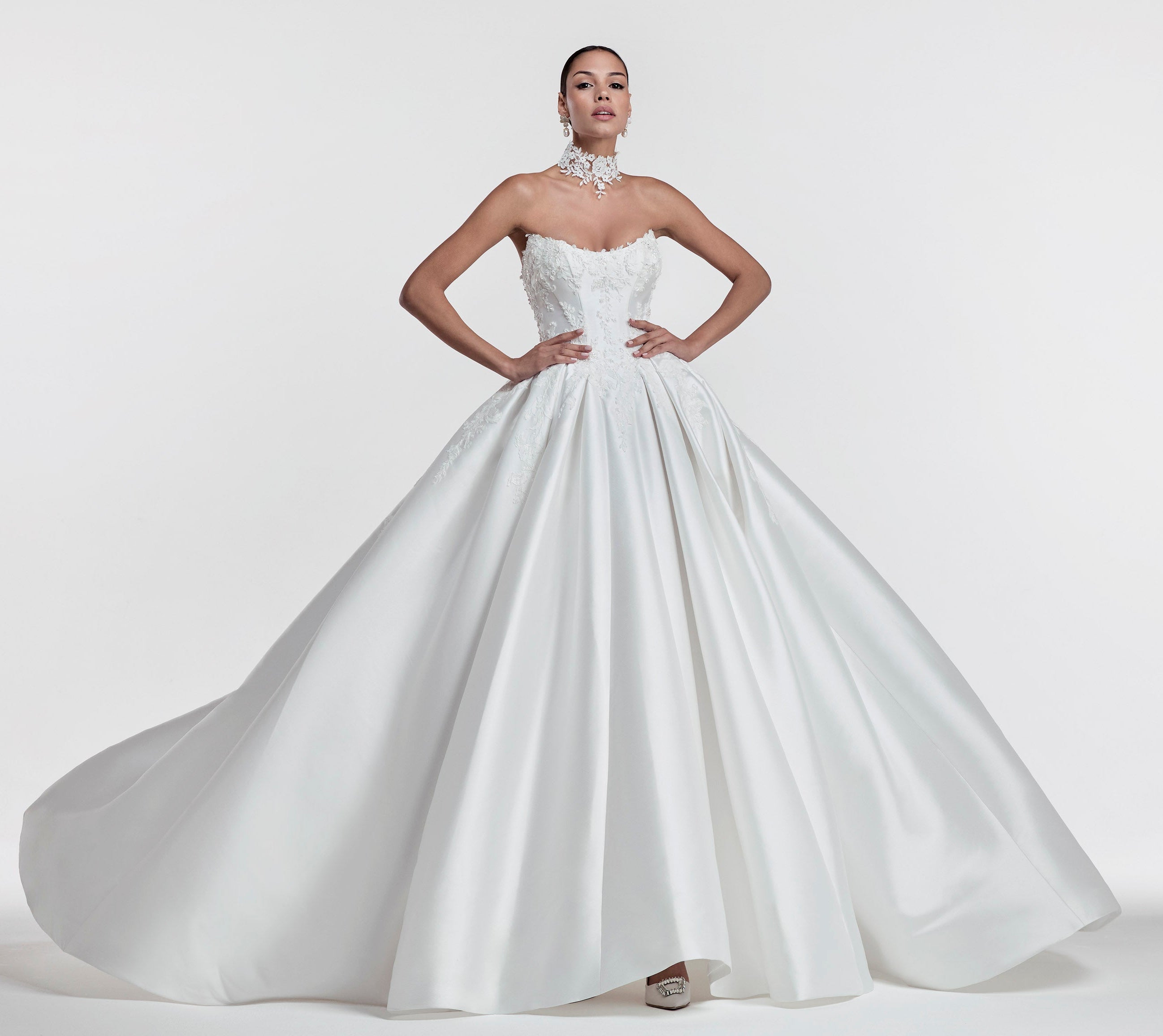 strapless scoop neckline corset basque waist bodice with embellished lace applique with ballgown A-line skirt with choker