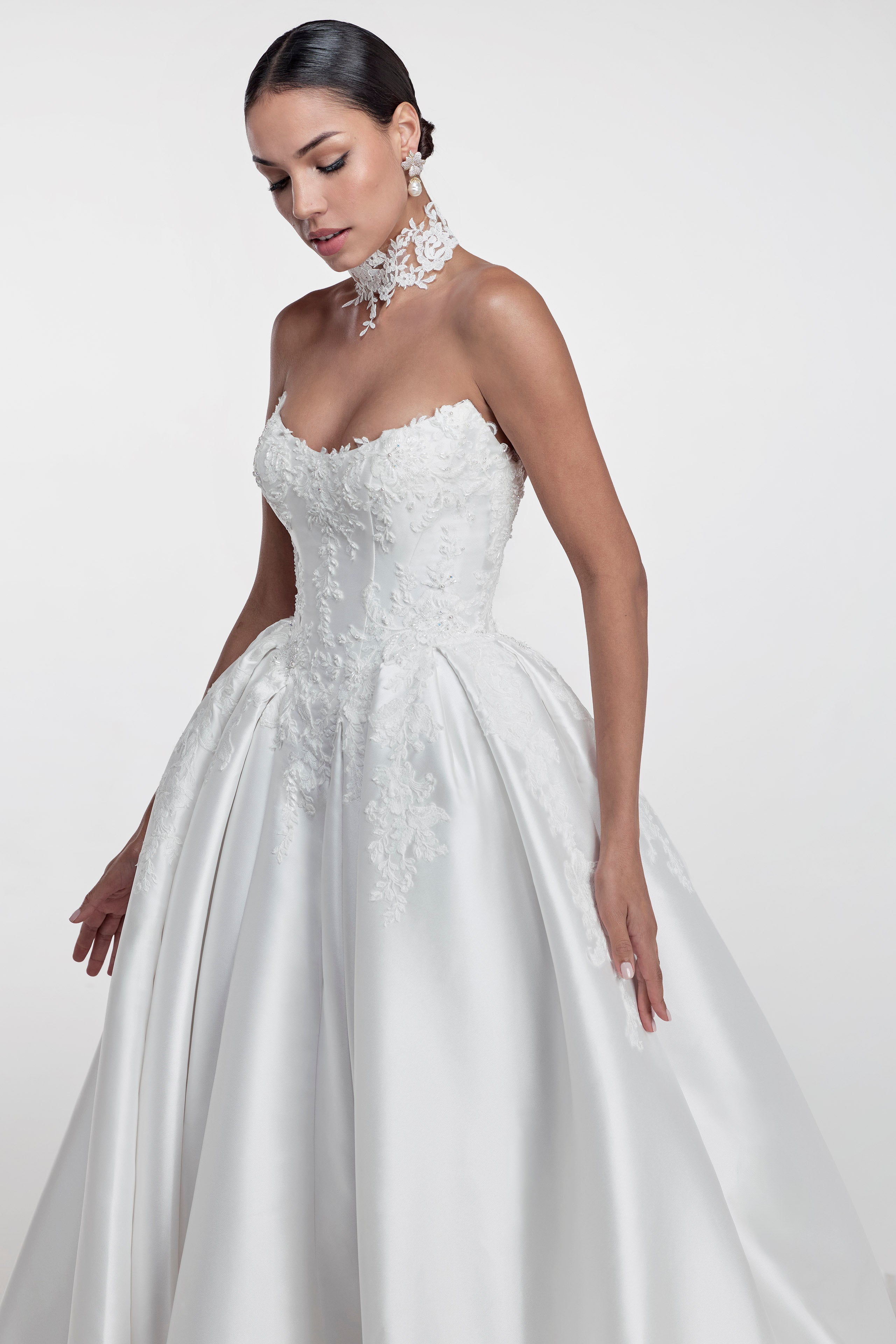 strapless scoop neckline corset basque waist bodice with embellished lace applique with ballgown A-line skirt with choker